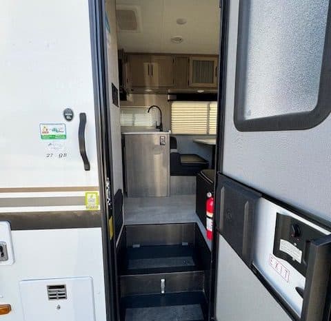 2022 Coachmen Freelander 27QB full