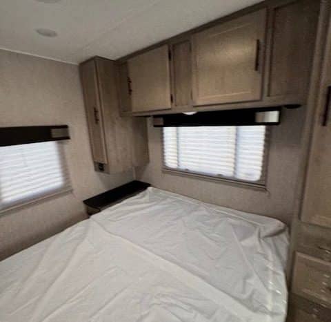 2022 Coachmen Freelander 27QB full