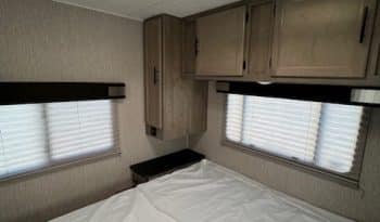 2022 Coachmen Freelander 27QB full