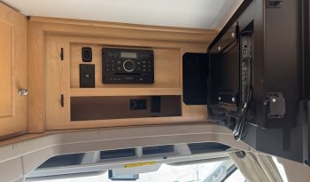 2017 Winnebago Fuse 23T full